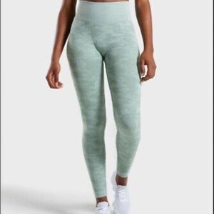 SEAMLESS CAMO GYM SHARK
